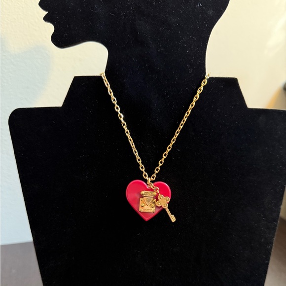 Louis Vuitton Pendentif Lock Me Pendant Necklace - Picture 10 of 11